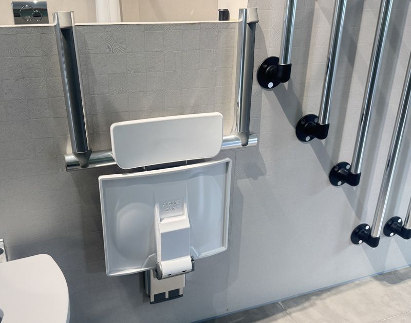 SA-B425+B-BF340 Silla de ducha ajustable de altura con respaldo y reposabrazos